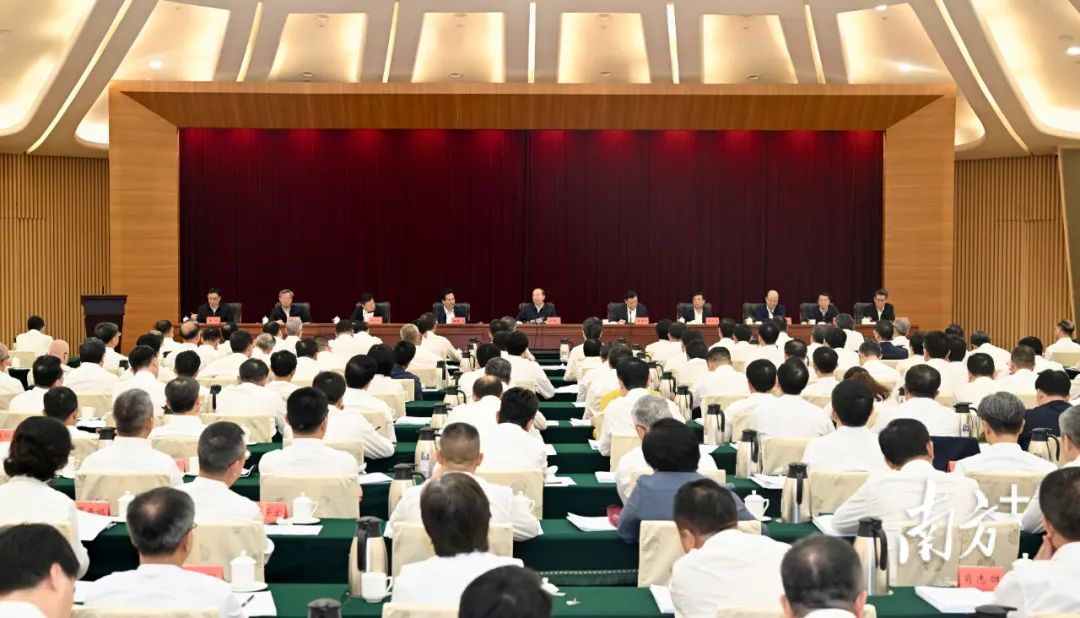 5月9日上午，省委农村工作会议暨深入实施“百县千镇万村高质量发展工程”推进会在广州召开